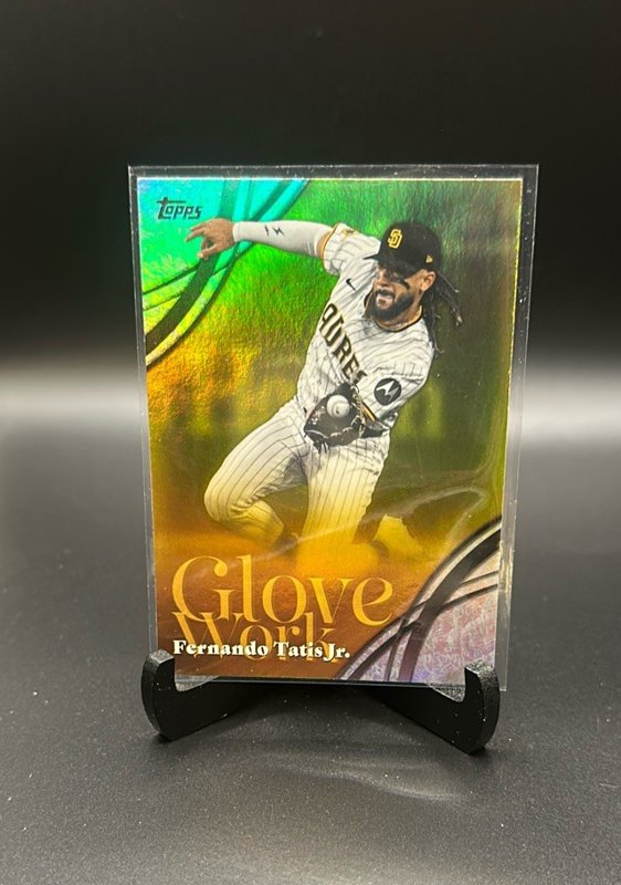 2026 Topps #GW-25 Fernando Tatis Jr. Glove Work