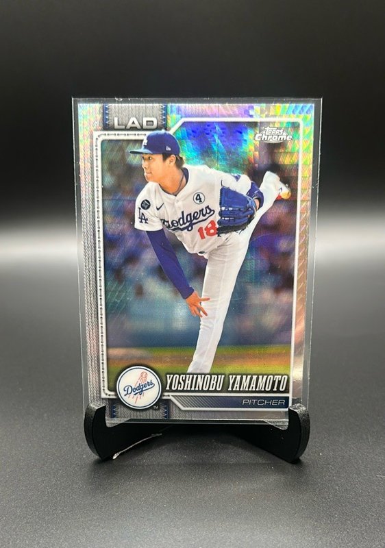 2026 Topps Chrome #75 Yoshinobu Yamamoto Prism Refractors