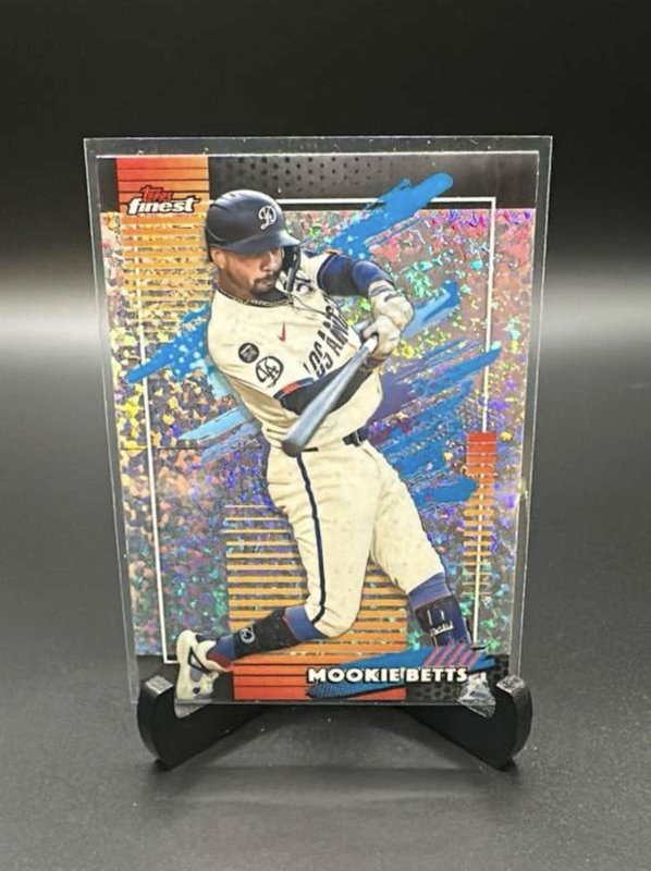 2026 Topps Finest #129 Mookie Betts Uncommon Mini-Diamonds Refractor