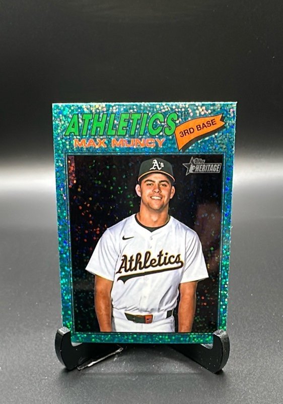 2026 Topps Heritage #105 Max Muncy Chrome Light Blue Sparkle Refractors