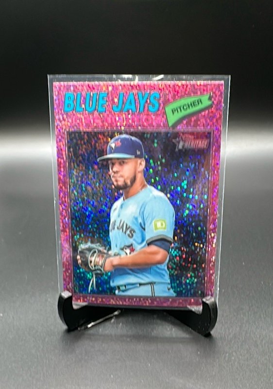 2026 Topps Heritage #56 José Berríos Chrome Pink Sparkle Refractors