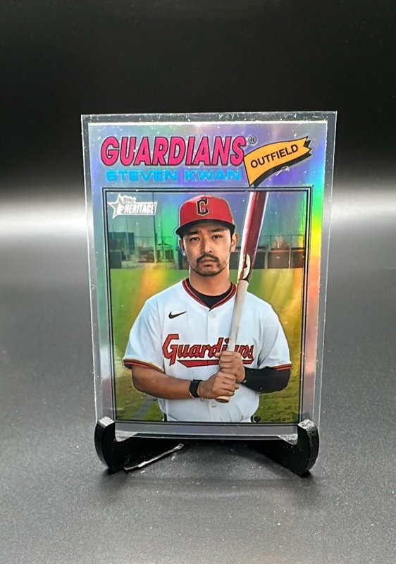 2026 Topps Heritage #139 Steven Kwan Chrome Refractors