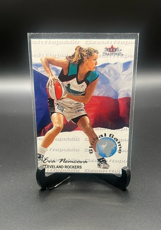 2001 Fleer Tradition WNBA #10 GG Eva Nemcova Global Game
