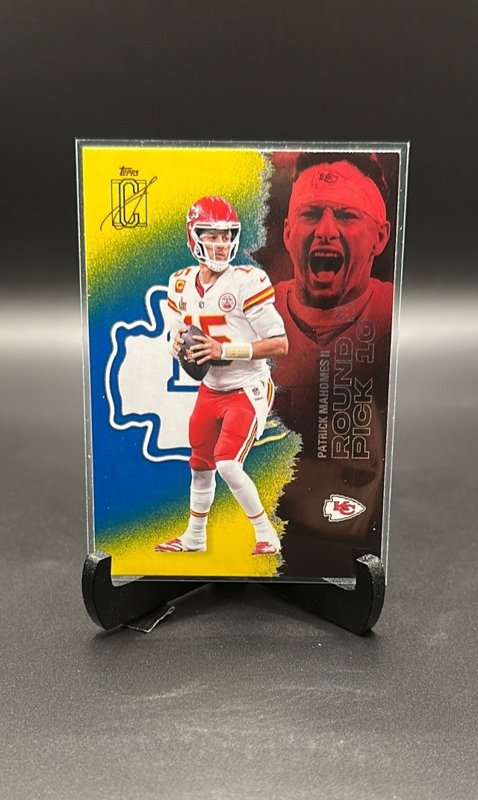 2025 Topps Signature Class #29 Patrick Mahomes II Blue & Yellow