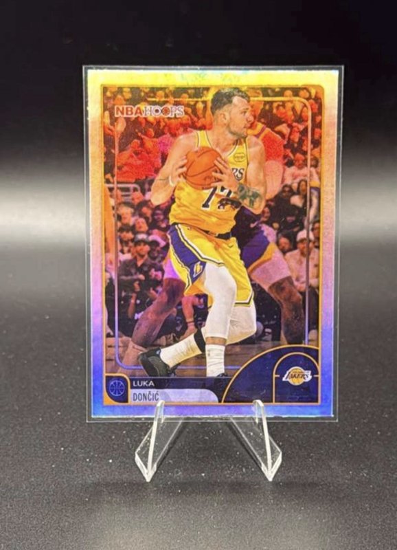 2026 Topps NBA Hoops Holofoil Luka Doncic #8