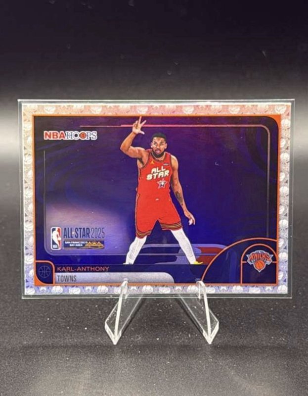 2025-26 NBA Hoops Basketball Purple HOLO SP Karl-Anthony Towns NY KNICKS Card💥