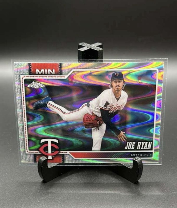 2026 Topps Chrome #210 Joe Ryan Raywave Refractor