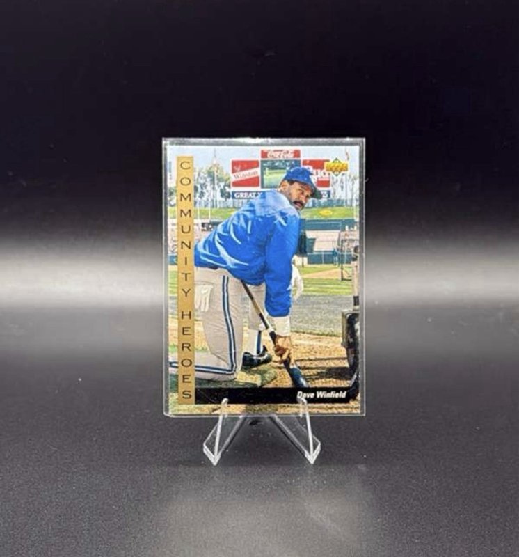 1993 Upper Deck - Community Heroes Dave Winfield #40 Gold Hologram