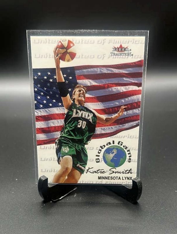 2001 Fleer Tradition WNBA #18 of 20 GG Katie Smith Global Game Minnesota Lynx