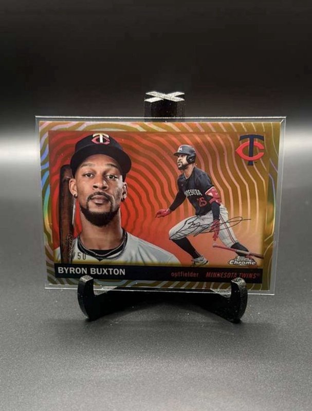 2025 Topps Chrome Platinum #43 Byron Buxton Gold Vibrations Refractors #/50