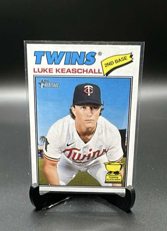 2026 Topps Heritage 116 Luke Keaschall Banner Variation Twins