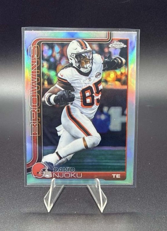 2025 Topps Chrome - David Njoku #69 Refractor
