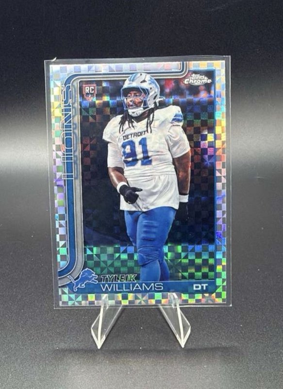 2025 Topps Chrome - Rookies Tyleik Williams #364 X-Fractor (RC)