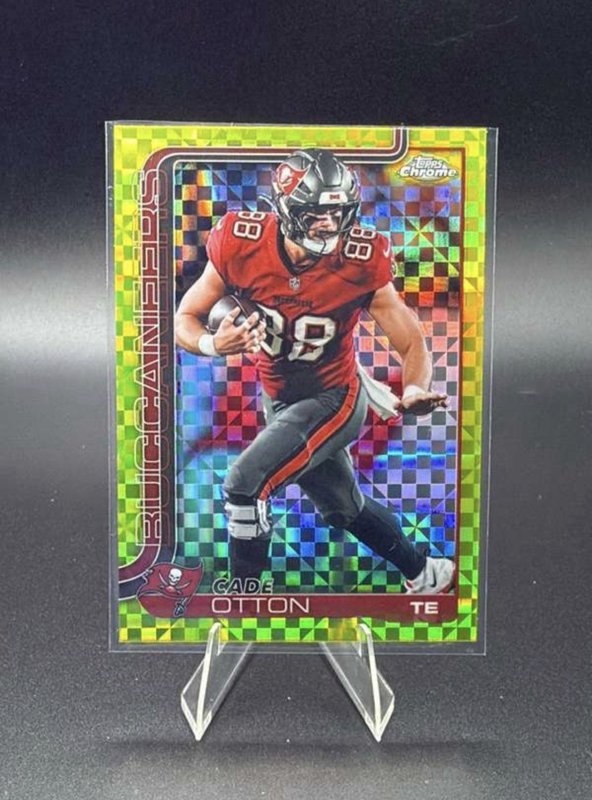 2025 Topps Chrome - Cade Otton #284 Lime Green X-Fractor